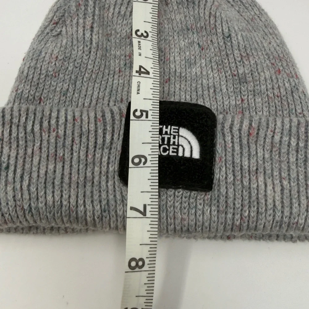 The North Face Ribbed Knit Cuffed Beanie Hat Heather Grey‎ Speckled Logo Patch
